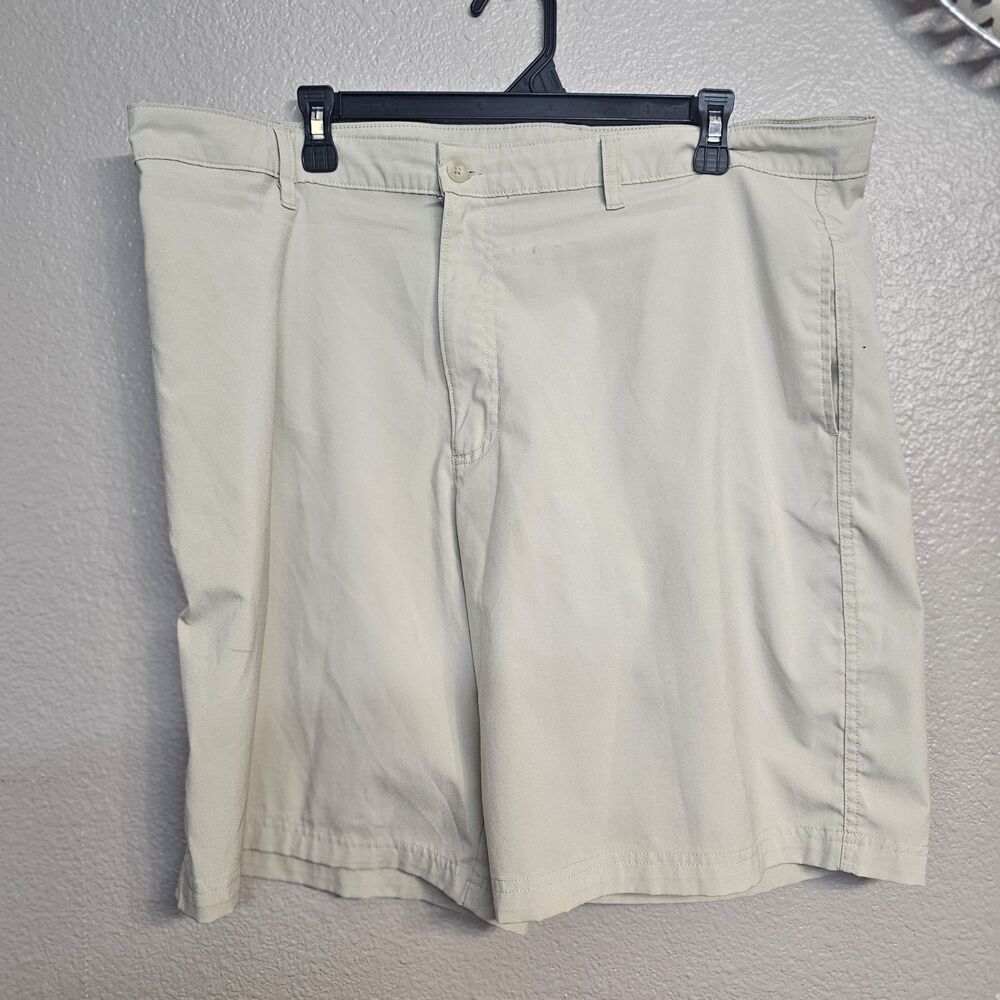 Champion Men Light Beige Golf Shorts Size 40W Performance Casual Flat Front F097